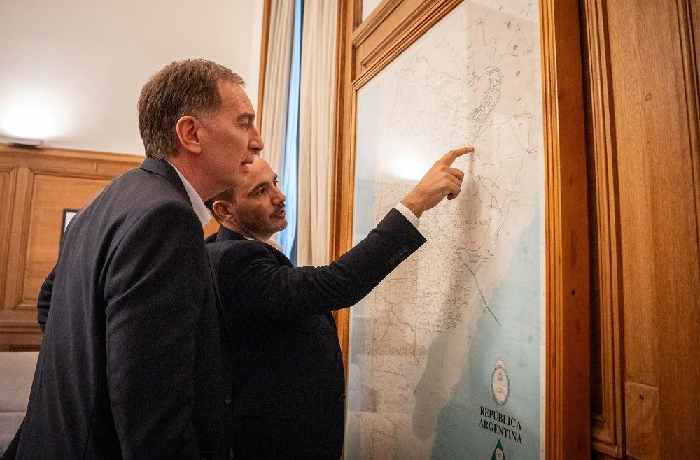 El aeropuerto libreño en carpeta: Valdés se reunió con Caputo y Santilli 